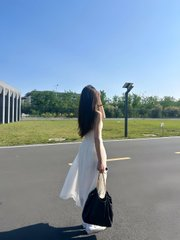 AxlvvWare's tweet image. 友達が私の後ろ姿の写真をたくさん撮ってくれる✨