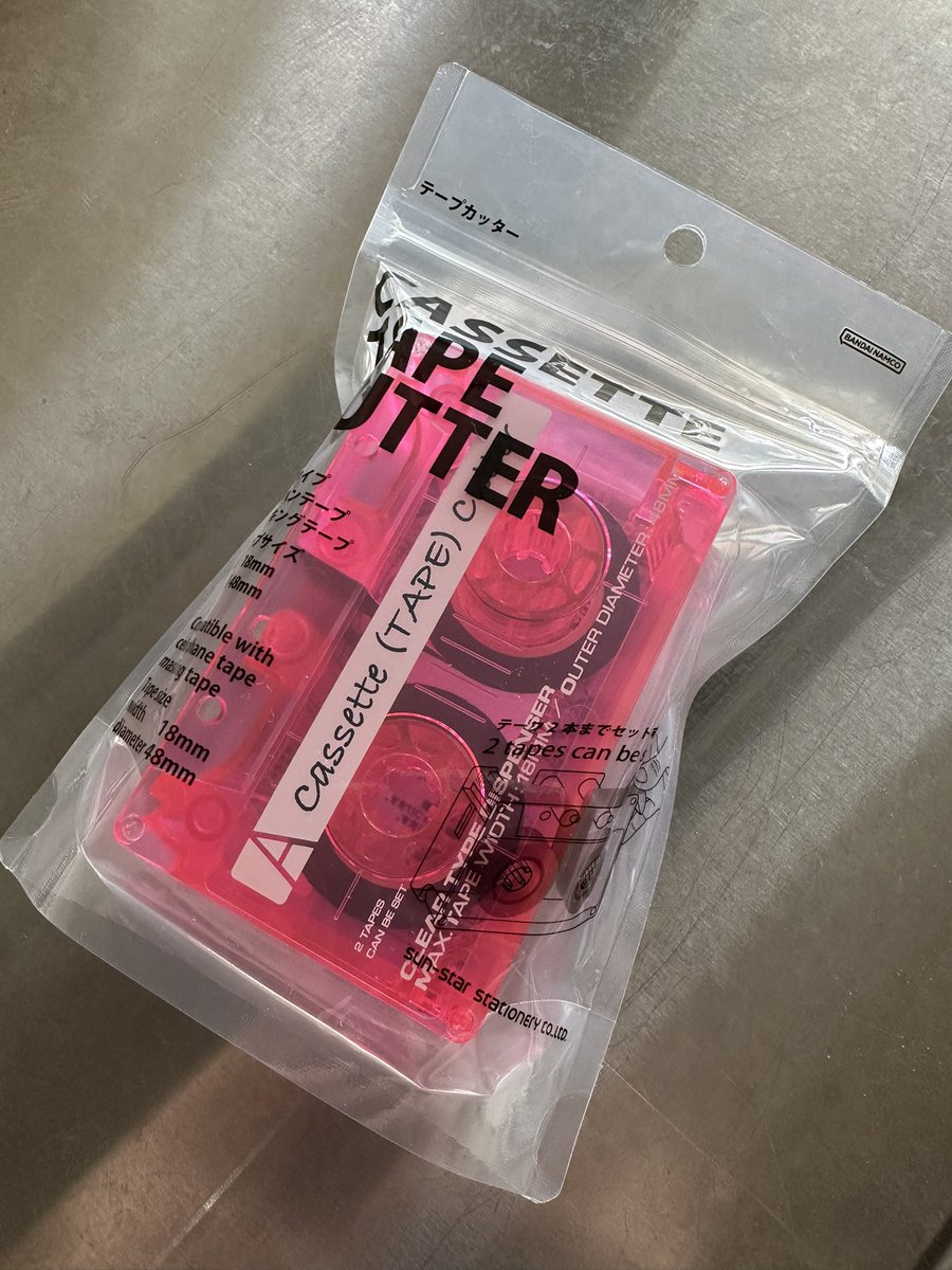 yamaki74's tweet photo. カセットテープの形したテープカッターをゲットしました。カワイイ!
ちなみに、テープを2本入れられる仕組み。セロハンテープでもマスキングテープでも。
.
#カセットテープカッター #cassettetape #cassettatpecutter #カセットテープ #テープカッター #tapecutter #文房具 #サンスター文具 https://t.co/bt3UcOU3bW