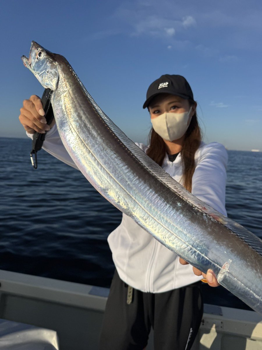 w_ricchan's tweet image. 昨日はsalvageからサワラ便🎣
トップ5なのに私は水面バレとタチウオ2…
釣り下手かも😭笑
美味しい魚に癒されてきっとまたリベンジします🥺笑
#salvage #釣り #サワラ　#タチウオ