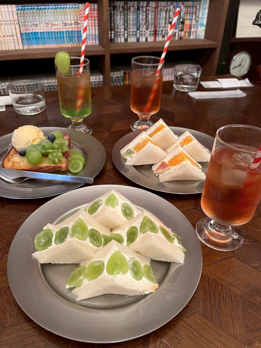 eriyxxx's tweet photo. 先日久々にお友達とお茶した時の思い出🌿
気づいたら緑色ものばかり摂取してました💚
やっと可愛いお洋服でお出かけしやすい気候になってきて嬉しいね。 https://t.co/whLzZryTKp