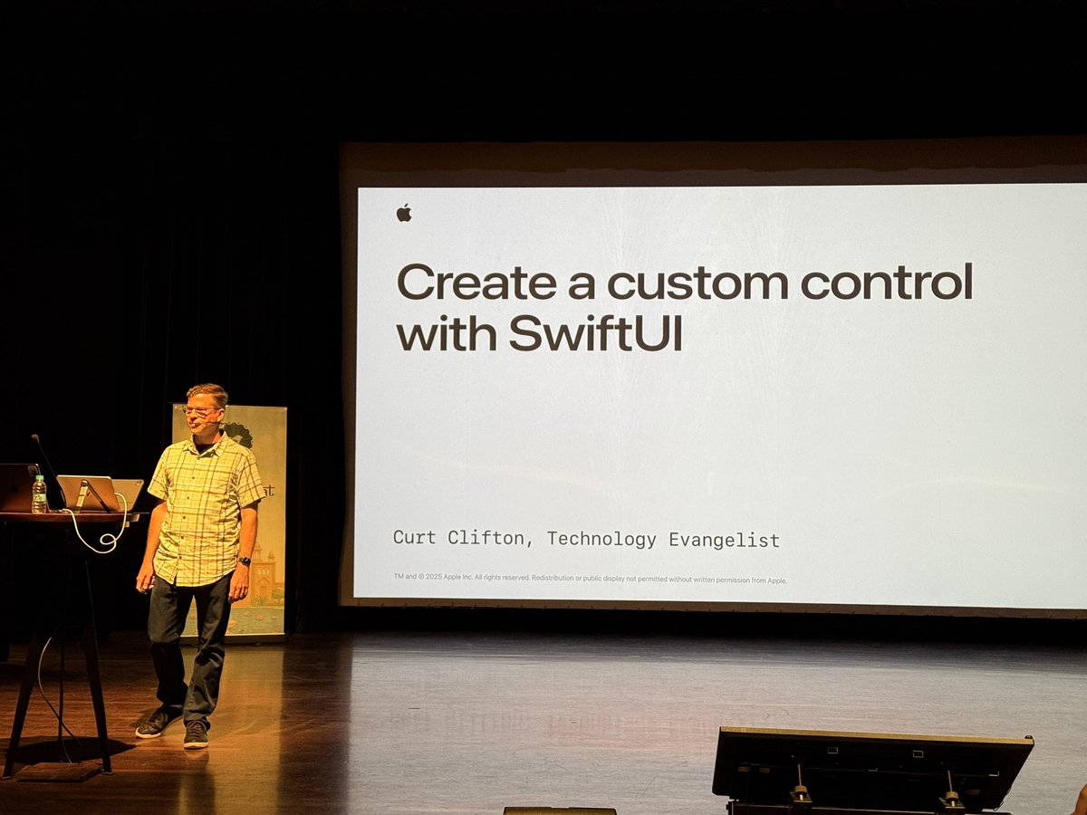 ashishkakkad8's tweet image. Here new morning at @swiftbharat with #CurtClifton from Apple SwiftUI Team. 

#SwiftUI