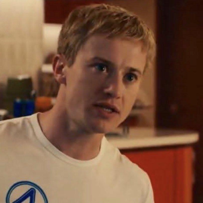 SigmaDrowset's tweet image. was rewatching Captain America Civil War and noticed an uncanny resemblance between the de-aged Tony Stark and our new human torch