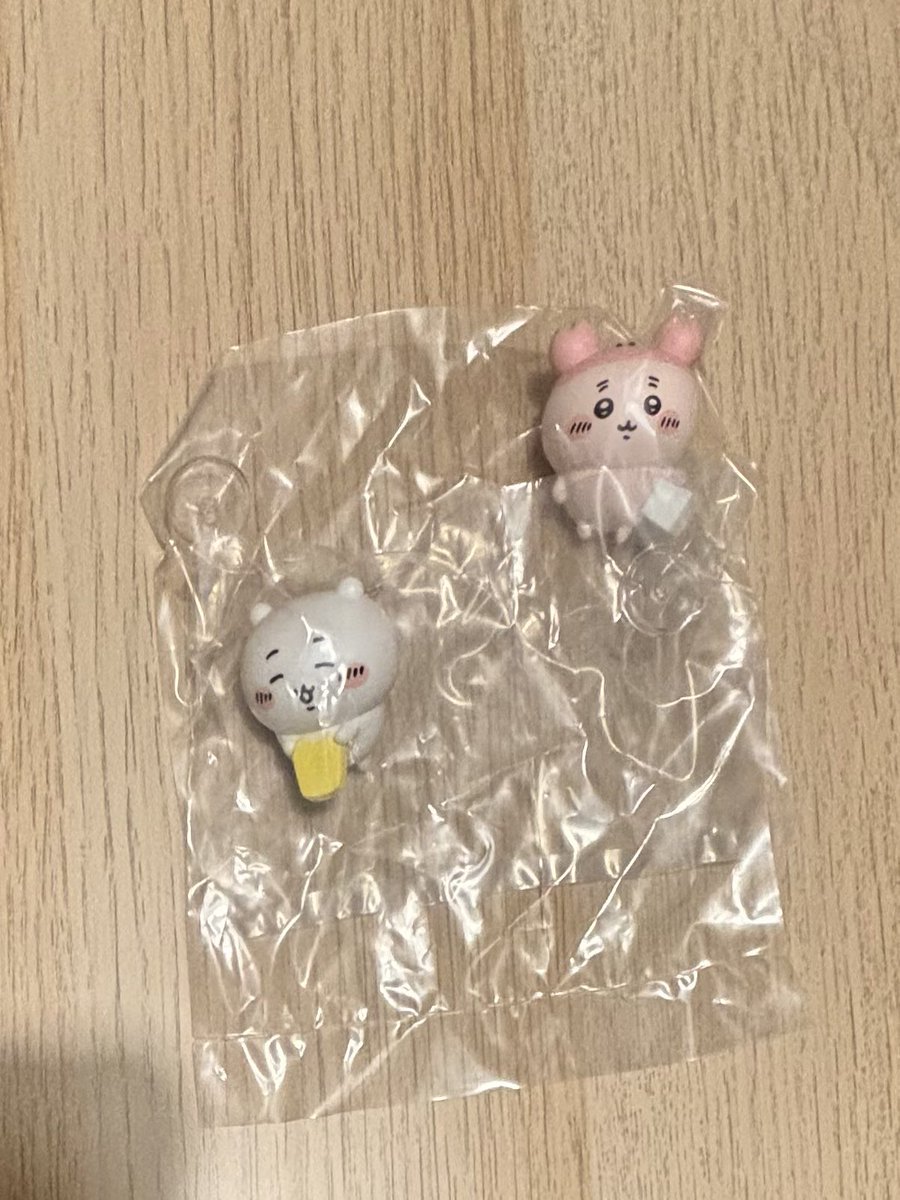 snowmoom's tweet photo. @crmr22_08 検索から失礼いたします。
こちらの古本屋とハチワレの交換は可能でしょうか。ご検討よろしくお願いいたします。 https://t.co/tihBbE96Xp