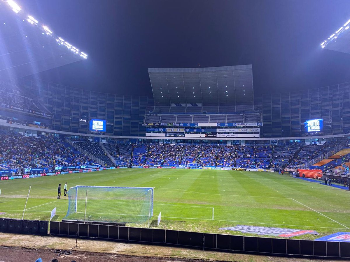 CoopeMX's tweet photo. #Deportes | Se reprograma el partido de @ClubPueblaMX  vs @Chivas  en el estadio #Cuauhtémoc por lluvia. Se jugará mañana sábado a las 17:00 horas.  Al encuentro de la Jornada 11, el #Puebla llegará como último lugar  con 5 puntos, y Chivas, ubicado en la posición 11 con 11 unidades, dentro de la tabla general. 

📷 Daniel Cervantes 

#LaCoopeMX #LaCascaritaEtsports #Chivas