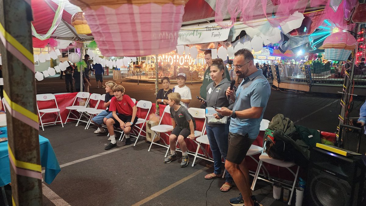 The new guy's not bad. #autumnfest #letthemeatcake