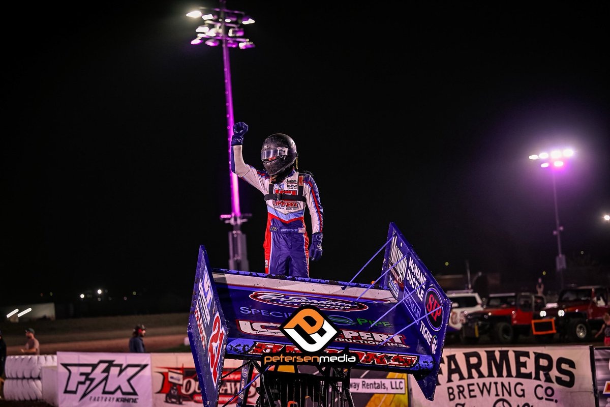 Petersen_Media's tweet image. .@lcbrooks60 wins night one of the Fall Nationals!