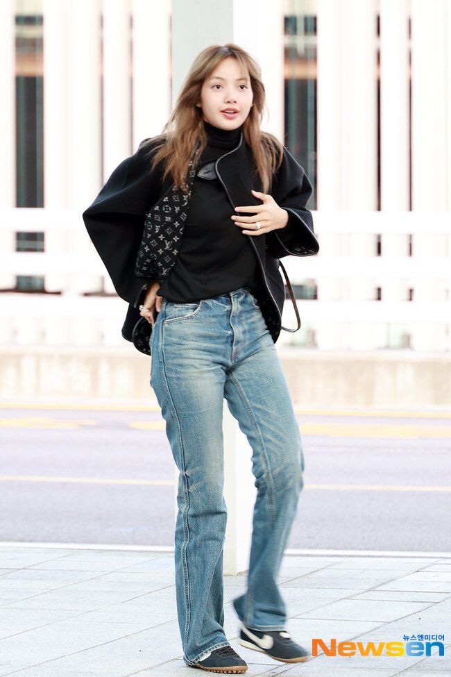jingjingxx_'s tweet image. 🇰🇷✈️🇫🇷

 for Louis Vuitton Paris Fashion Week 
🗓️ Sept 30th
⏱️ 12PM CEST

#LISAxLouisVuitton #LVSS26 
#LISA #LALISA #ลิซ่า #리사 #BLACKPINK