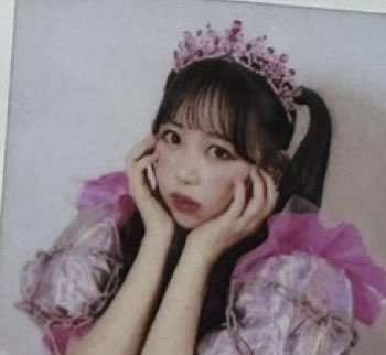 karentanhaaaat's tweet photo. 松本かれんプリントチェキ
キラキラリボン衣装交換依頼

譲：1枚目画像(指をほっぺにさしてる)
求：2枚目画像(両手で顔もって、正面ではないチェキ)

#ふるっぱー
#ふるっぱー交換
#ふるっぱー譲
#ふるっぱー求 https://t.co/gHdT5P5KUT