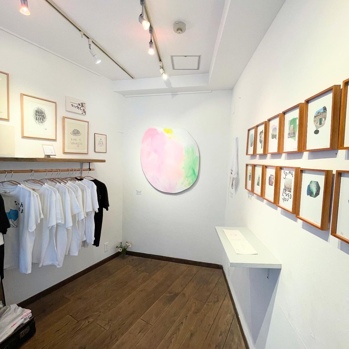 Souvenirs, souvenirs 
思い出とか記憶とか
秋山あい展覧会

無駄にもがきながら、人生5回目（多分それぐらい）の思春期を迎えております。
そんな私の、現在地のような作品を観ていただけたらとても嬉しいです。

9/27（土）9/28（日）
13時〜19時

最終日9/29（月）
14時〜19時
<a href="/GalleryYamagoya/">gallery and shop 山小屋</a>