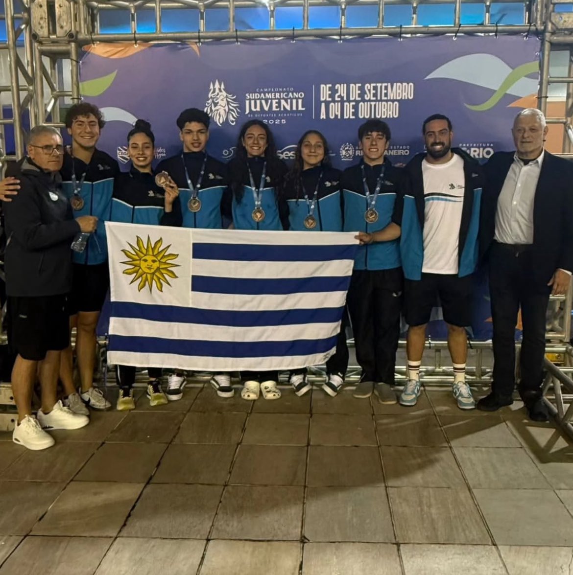 #Natación | Excelente actuación de varios nadadores uruguayos en el Sudamericano Juvenil de Río de Janeiro 2025 🏊🤩.

🥇Angelina Solari logró un nuevo resultado histórico al conquistar la primera medalla de oro para Uruguay en el Sudamericano Juvenil.

…