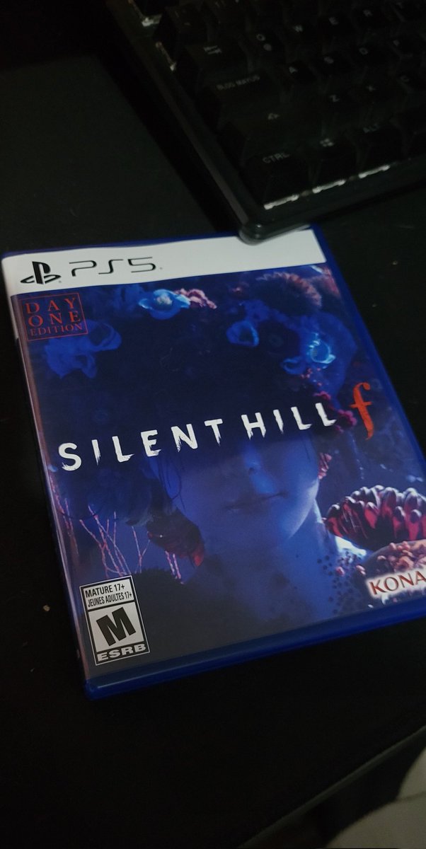 Por fin se me hizo tener la edición Día 1 de un juego, voy derechito al vicio

#SILENTHILLｆ