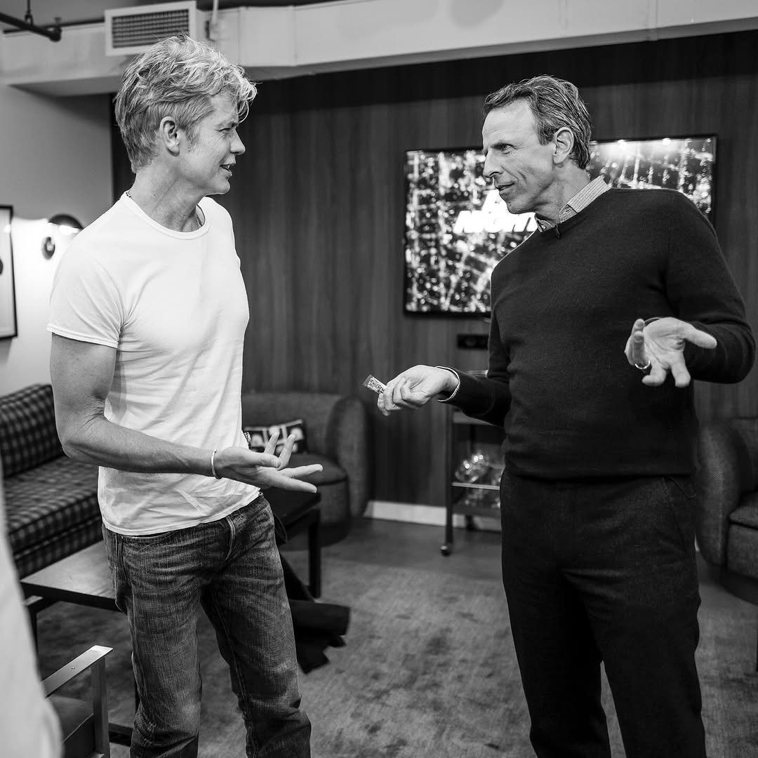 timolyphantorg's tweet photo. Video: Late Night with Seth Meyers
https://t.co/nXLzZ1e40D https://t.co/jG9qOhe7mM