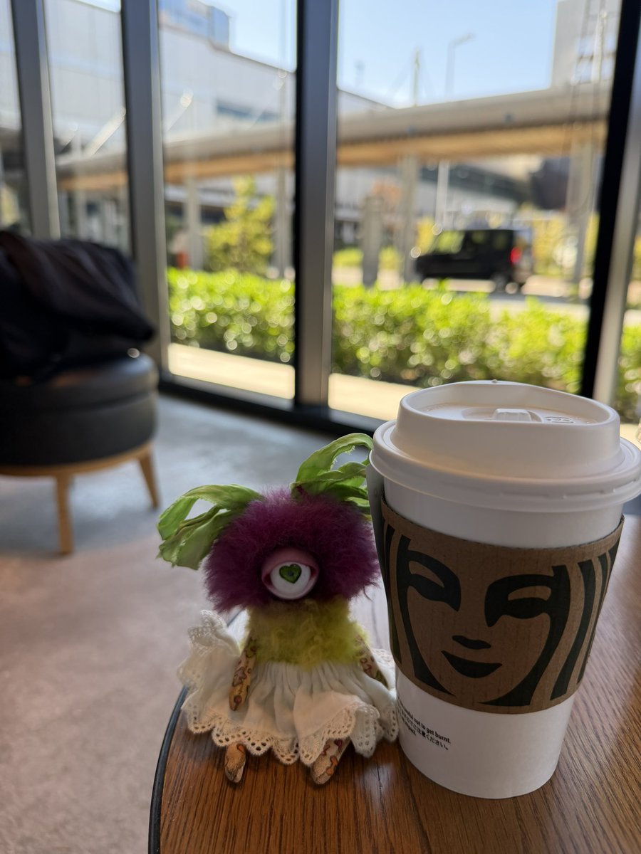 829joon's tweet photo. スタバでまったり😊
#cyclops #minicyclops #ひとつめちゃん　#みにつめちゃん　#ミャクミャク　#黒ミャクミャク https://t.co/vJZKRr2Cix