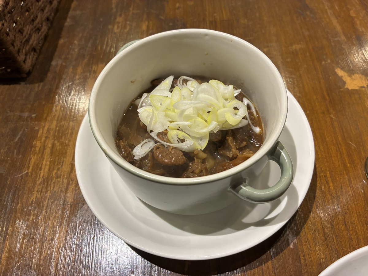 senjuaiseki's tweet photo. 国産クラフトビールが飲める「AWAYA」で一杯。北千住駅西口から少し歩き、国道4号を越えるので喧騒もなく落ち着いた店内、森のアヒージョも美味。この通りは渋くてディープ。遅めの時間からでも入れるのが個人的にはありがたい #北千住 #AWAYA #クラフトビール https://t.co/q8jXY77Rni