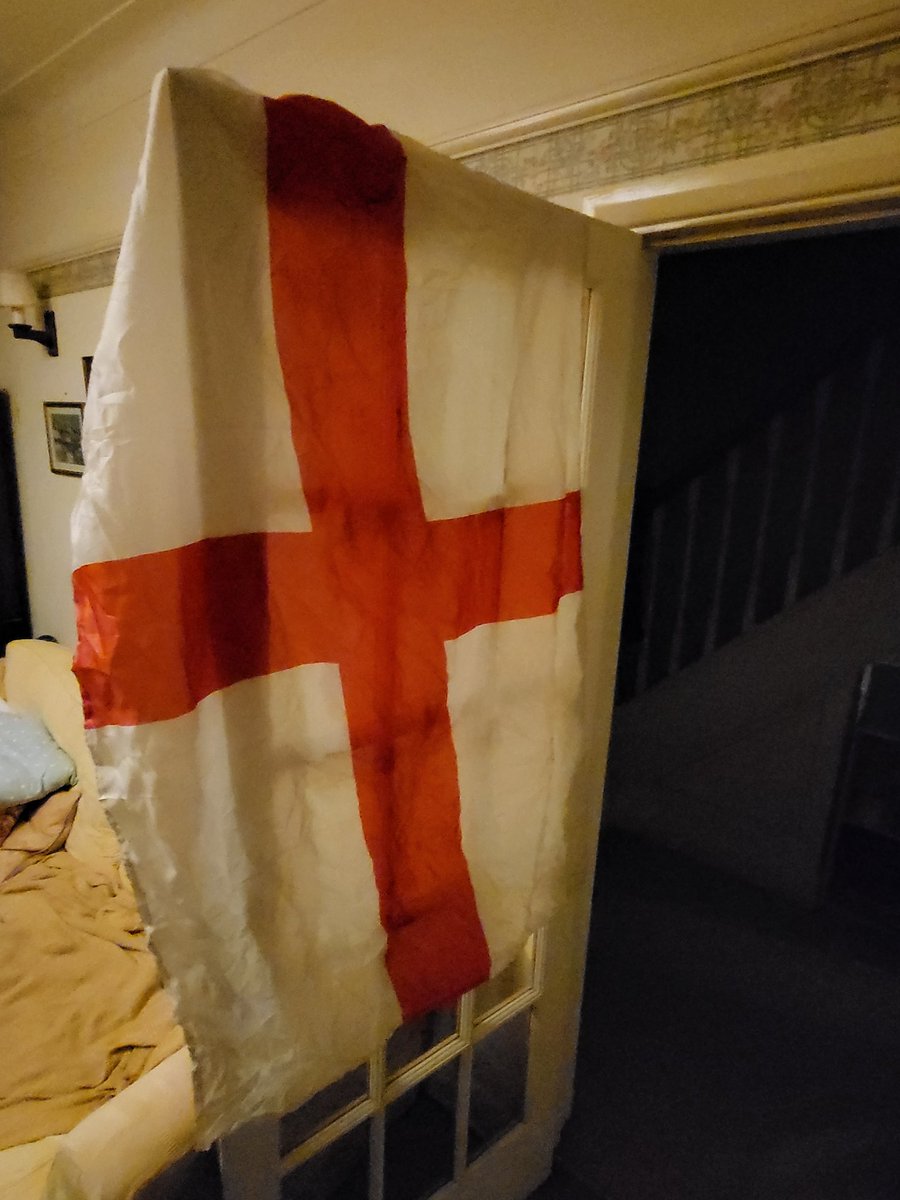 cakeitupplease's tweet photo. @TRobinsonNewEra @Keir_Starmer Look what I've got Stevie boy, tore it down this evening! https://t.co/prc4BLh5TC