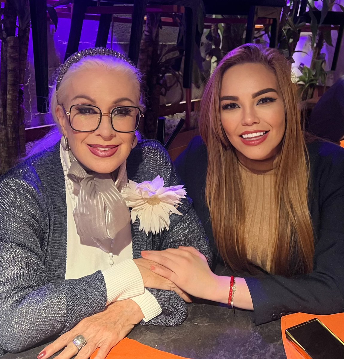 Soñando sobre México y Sinaloa con mi valiente amiga <a href="/PaolaGarateV/">Paola Gárate</a> síganla !!! Será nuestra próxima Gobernadora !!! 🇲🇽🇲🇽🇲🇽 rescatemos, Sinaloa. ¡ Viva México, cabrones!...