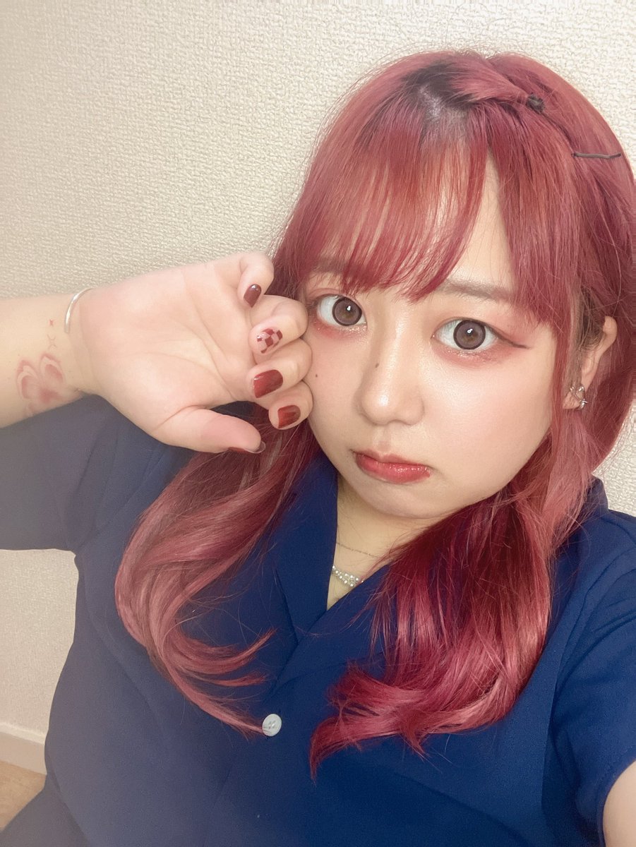 sumeragi_seiran's tweet photo. 今からでもLiveくるの間に合うよ🪽

髪色衣装化粧ネイルタトゥー
本家様　リスペクトしてやりきります❤️
緊張しまくり🫨 https://t.co/fwwynZSMGY