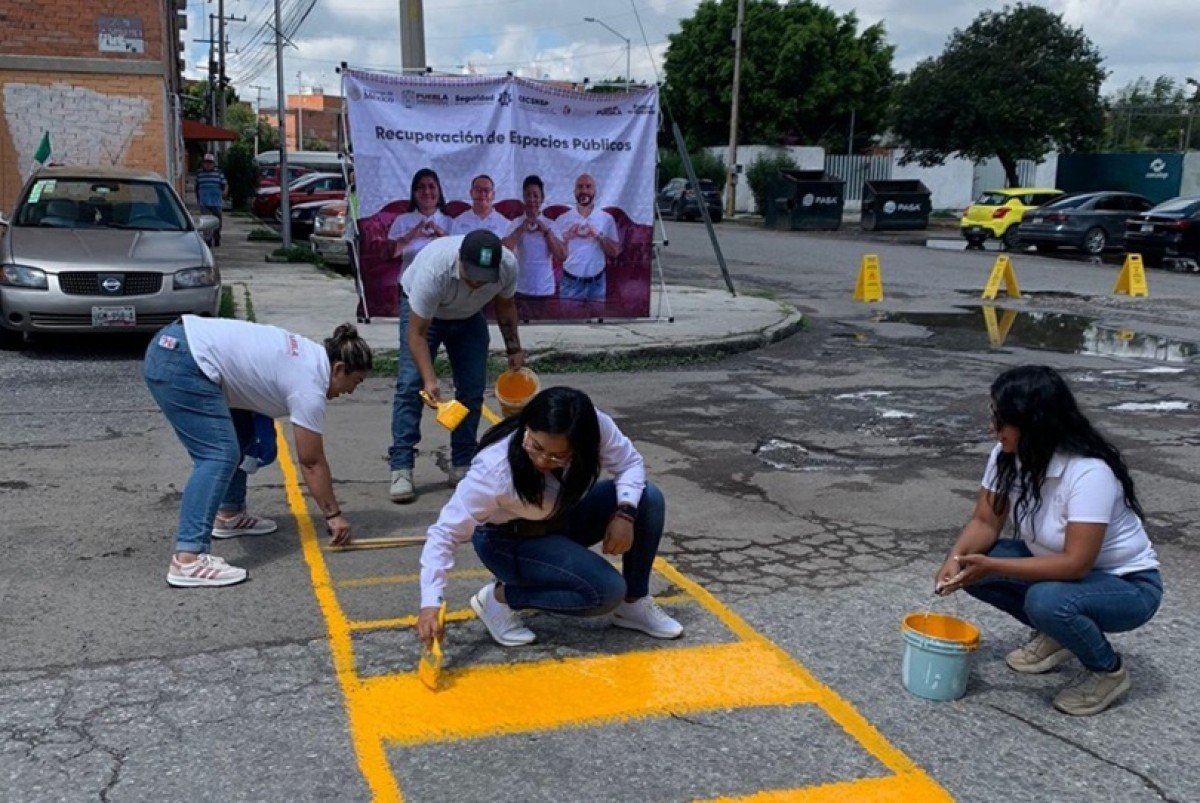 MxExilio's tweet photo. Puebla |   @Conalep_Pue  impulsa programa “Recuperación de Espacios Públicos” 

https://t.co/Wsv86XAKml 👈  Nota en Exilio 

#ConalepPuebla #EspaciosPúblicos #MejoramientoUrbano #JuventudActiva #ResponsabilidadSocial https://t.co/zh7xtdC7WR