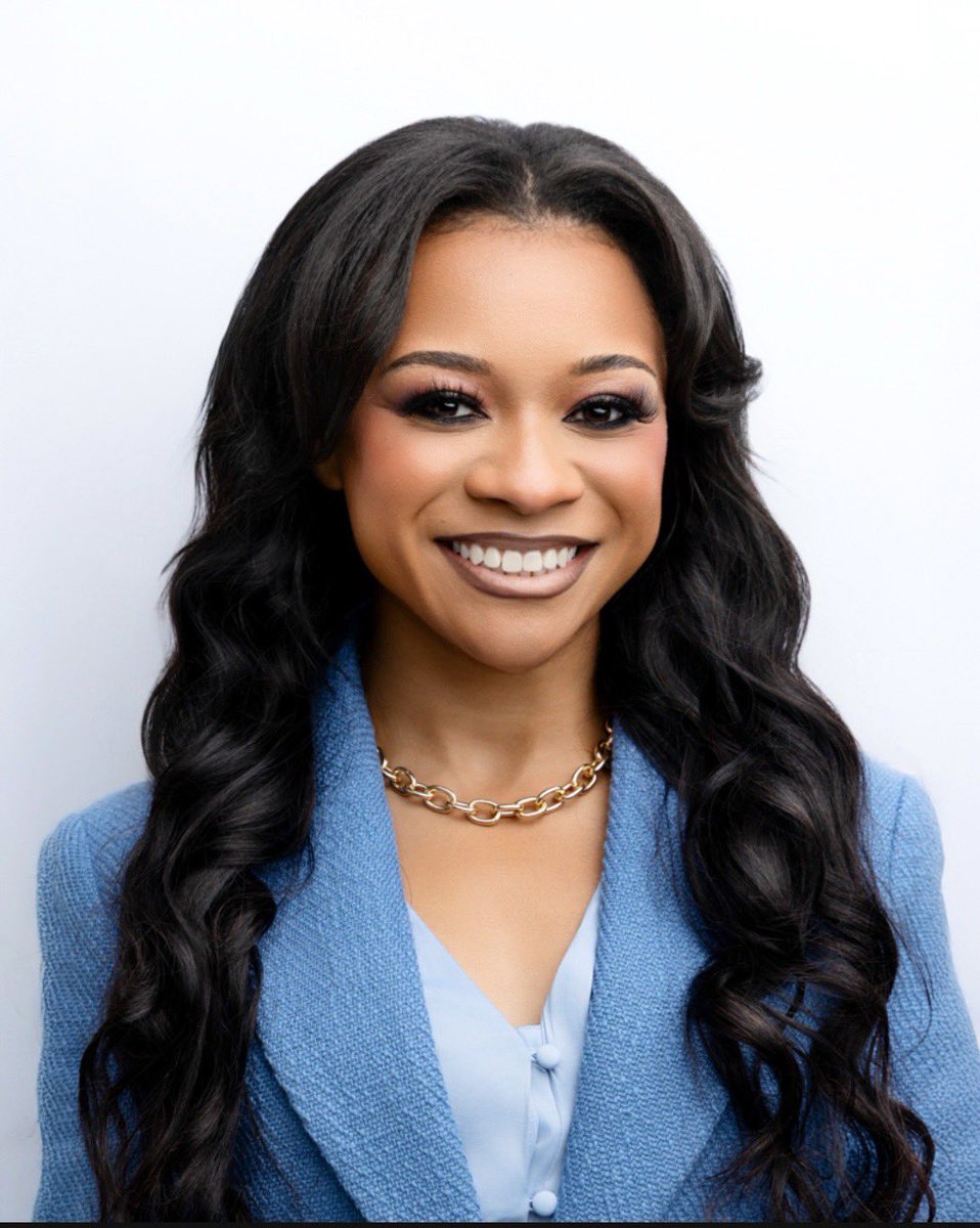 Tyler_MED2026's tweet image. Hello #MedTwitter! I’m Tyler and excited to enter #Match2026! 🫀

I’m passionate about #cardiothoracic surgery and the pathways that lead there. 

If I’m not walking a pageant stage 👑, you’ll find me running marathons, hiking, and writing children’s books.

#BlackMedTwitter