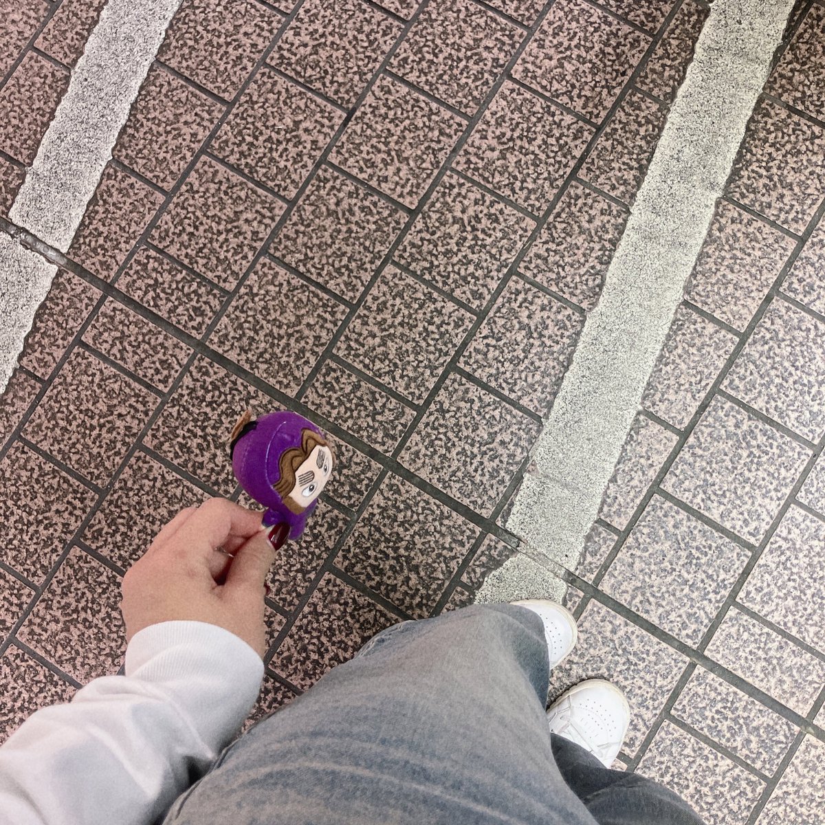 unchoco2213's tweet photo. おてて繋いでバス待ち〜🤝🏻

#ほわぬいといっしょ https://t.co/q6u6vzk3aq