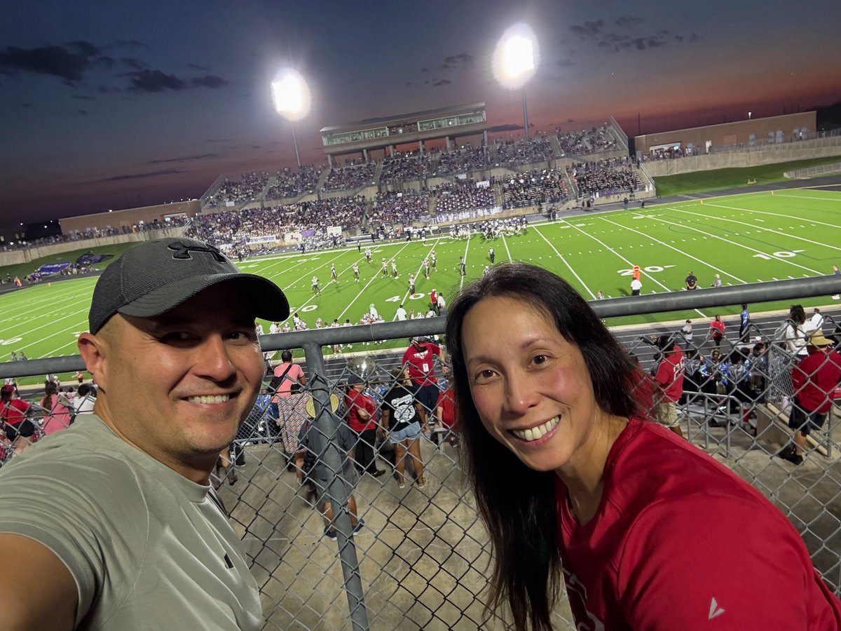 #fridaynightlights🏈