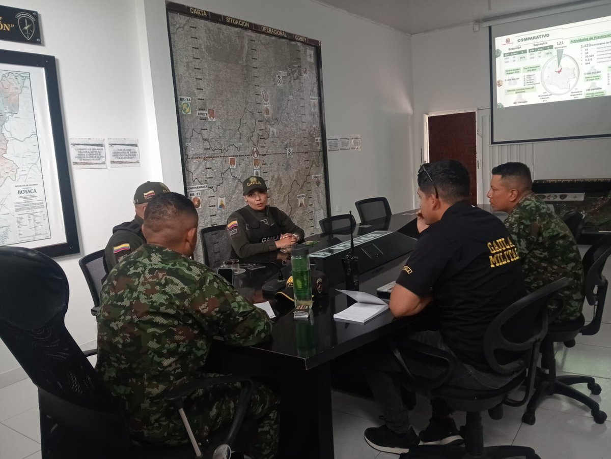 Ejercito_Div5's tweet photo. ⚠️ No seas víctima de extorsión o secuestro.
En Boyacá @GaulaMilitares y @PoliciaColombia articulan esfuerzos para proteger tu seguridad. #PrimeraBrigada
🚨 Llama a la #Línea147
#YoNoPagoYoDenuncio https://t.co/pmDY2NUG5N