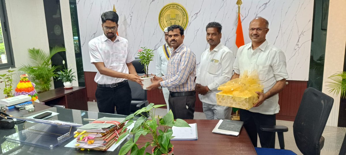 dm_wnp_tsrtc's tweet image. met Hon&apos;ble district collector Sri Aadarsh Surabhi WNPT district along with team wnpt pl