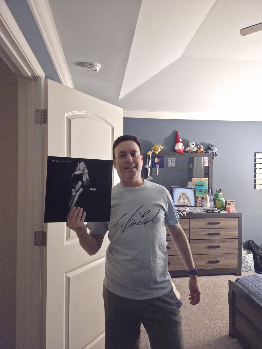 ant1171984's tweet image. What a time to be a lamb! Thanks for always being an inspiration @MariahCarey #HereForItAll  side not: Mi is so freaking fire! 🔥🔥