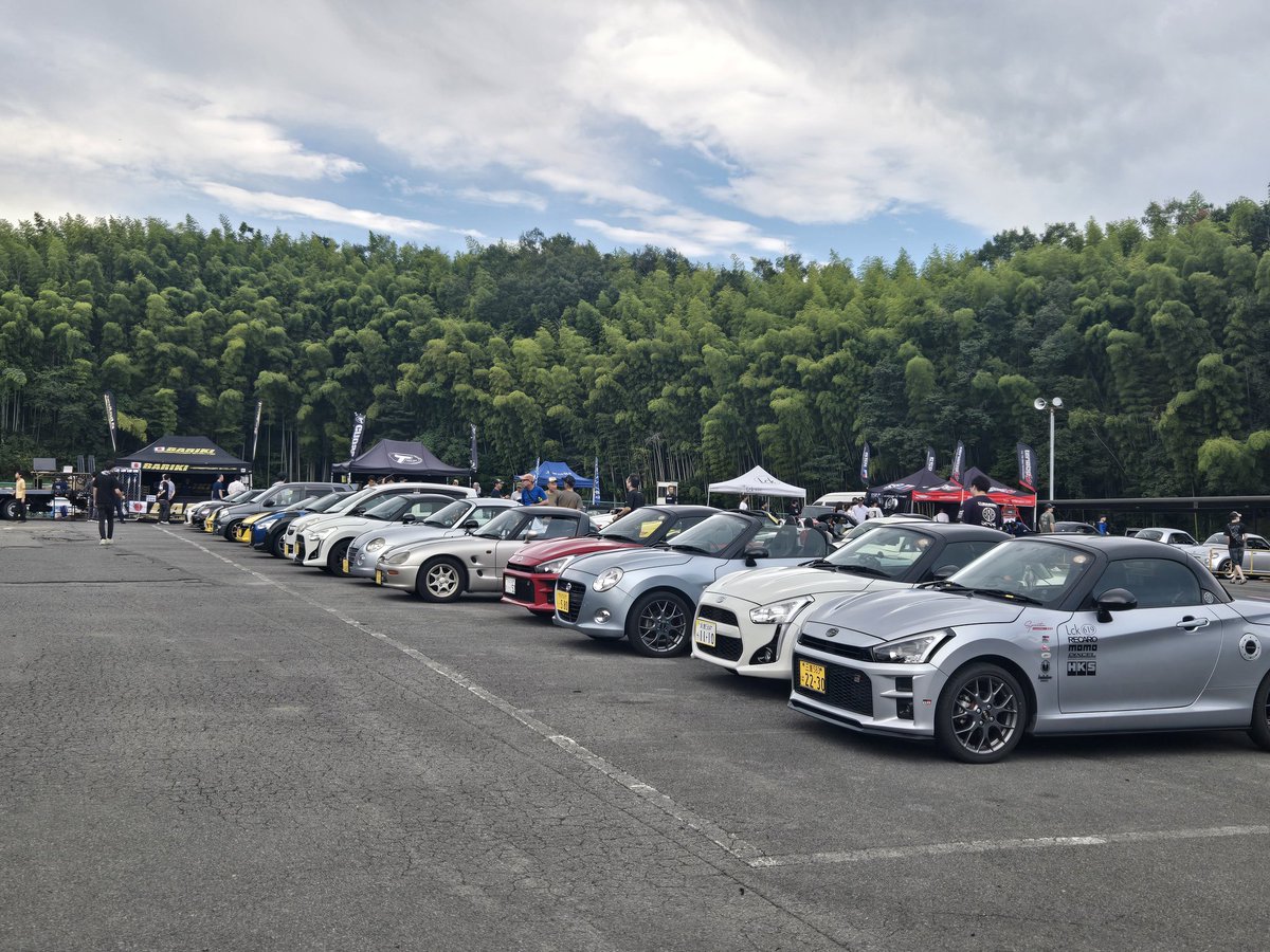 SPIRIT_SSP_SPL's tweet photo. 本日は三重県の『BARIKI』様の
モーターランド鈴鹿での
サーキットイベントに
出展させていただいております！

朝から快晴で最高の
サーキット日和です！

ご参加の皆様、スタッフの皆様、
本日は宜しくお願い致します！

#BARIKI 様
#馬力 様
#モーターランド鈴鹿
#カプチーノ
#S660
#コペン https://t.co/eAnci2aNT3