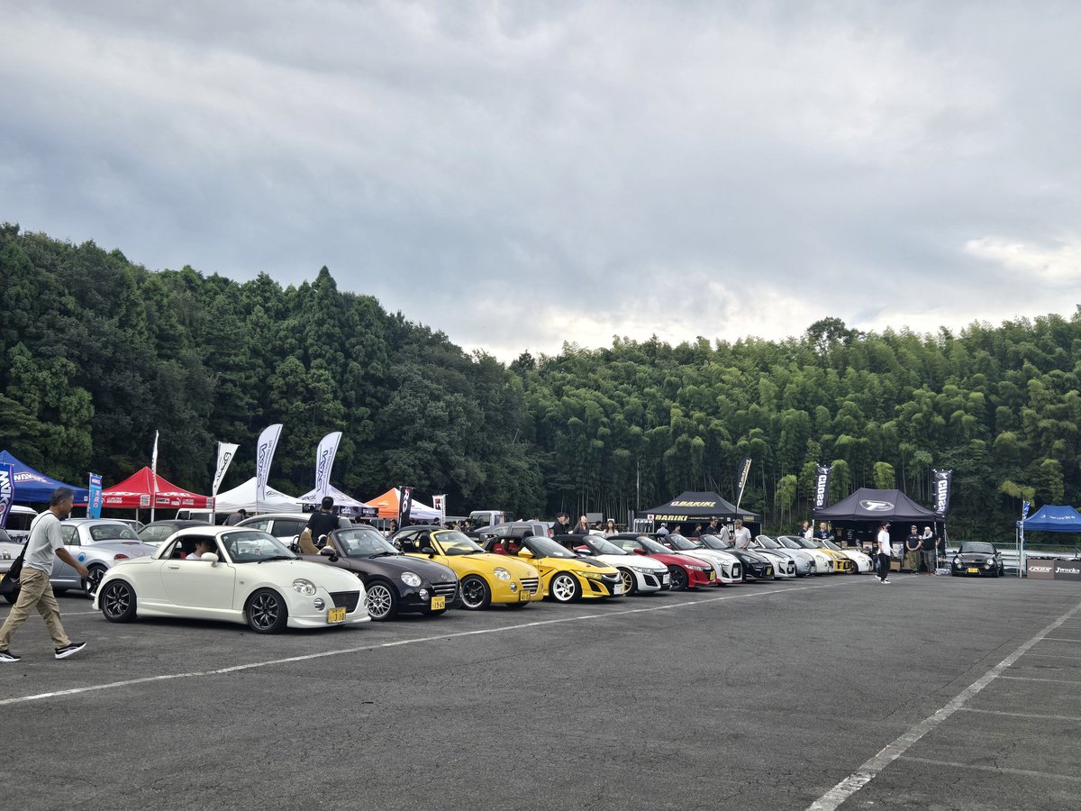 SPIRIT_SSP_SPL's tweet photo. 本日は三重県の『BARIKI』様の
モーターランド鈴鹿での
サーキットイベントに
出展させていただいております！

朝から快晴で最高の
サーキット日和です！

ご参加の皆様、スタッフの皆様、
本日は宜しくお願い致します！

#BARIKI 様
#馬力 様
#モーターランド鈴鹿
#カプチーノ
#S660
#コペン https://t.co/eAnci2aNT3