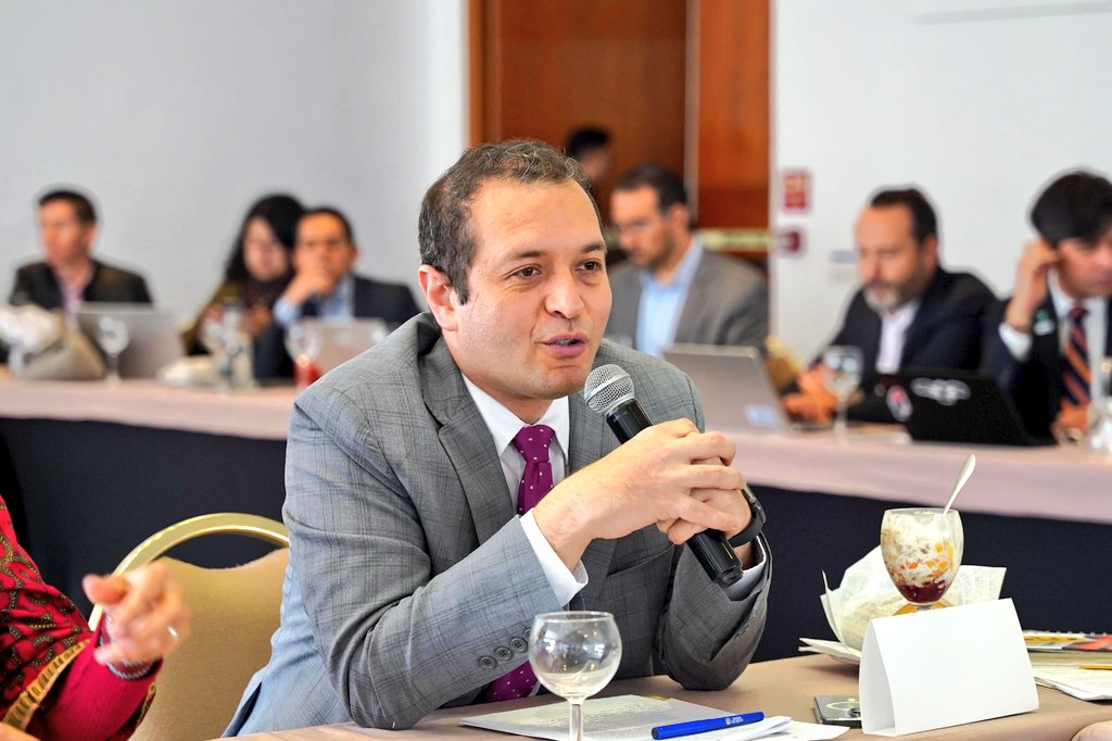 DNP_Colombia's tweet photo. Desde el DNP reafirmamos nuestro compromiso con la #NDC3.0 “Transformaciones para la vida”.

El subdirector general (e) de Prospectiva y Desarrollo Nacional del DNP, @nrmunar, presidió la Comisión Intersectorial de Cambio Climática y resaltó una NDC participativa, con metas al 2035 para cerrar brechas, valorar el agua, impulsar la transición energética y modelos sostenibles.

Rumbo a la @Cop30noBrasil, Colombia avanza hacia una transición justa con enfoque territorial, social, económico y climático 🌎.