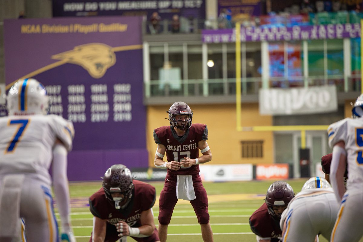 JUDD JIROVSKY AT HALFTIME:

🏈 16/16 C/ATT
🏈 220 YARDS
🏈 5 TOUCHDOWNS
🏈 2 INTERCEPTIONS

ABSOLUTELY INSANE.

#iahsfb Witty Visuals
<a href="/Quinn_Douglas_/">Quinn Douglas</a> with the stats!