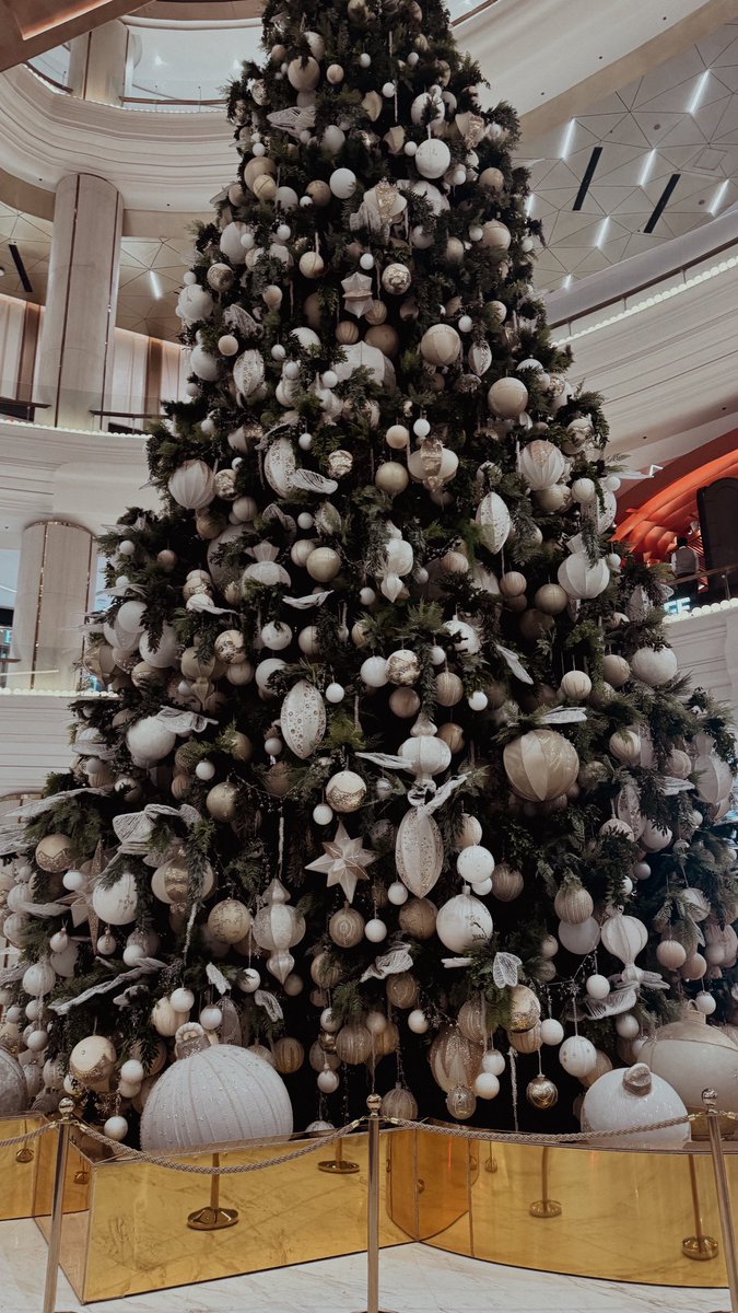 wvdiary's tweet photo. Well, it’s that time of the year. Opus Mall have already put up their tree. It’s beautiful! 🎄 https://t.co/DY22Gq5LWv