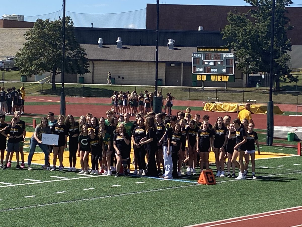 BQattheView's tweet photo. District fall Pep Rally @Clearview_NJ 💚💛 https://t.co/D7mqOE0KyI