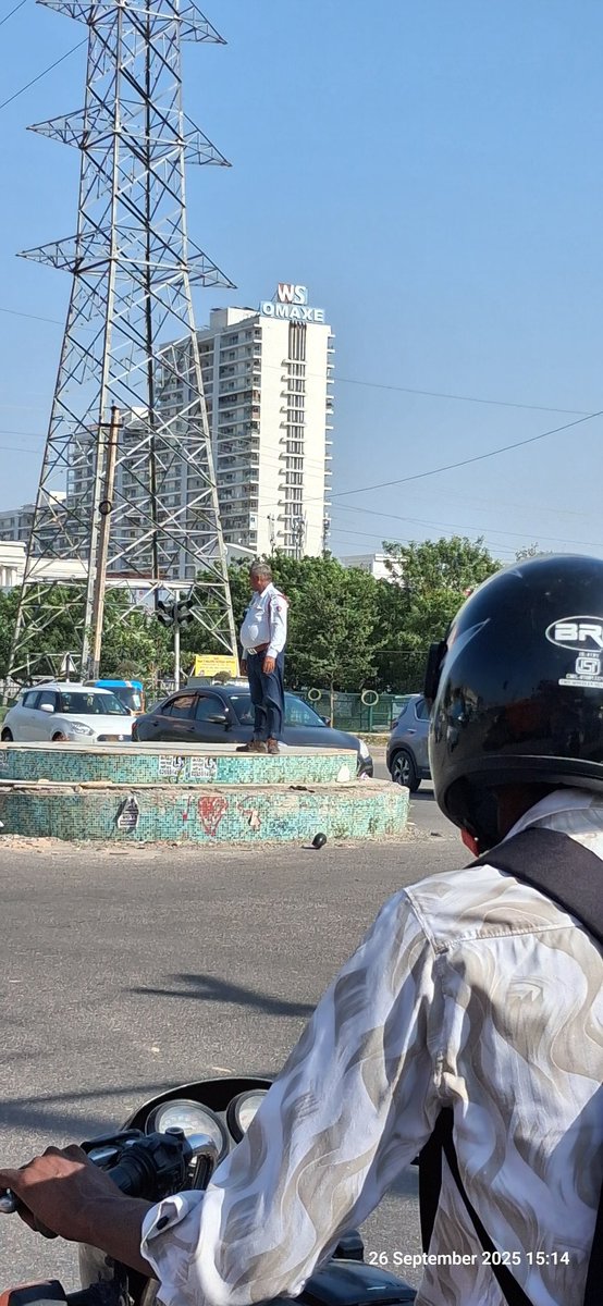 RameswarNag2's tweet photo. @cmohry @sdm_faridabad @FBDPolice kindly arrange a permanent set up for Traffic Police in DPS Chawk &amp; Chandila Chawk and make Traffic Signaling system functioning https://t.co/7T695XzaLk