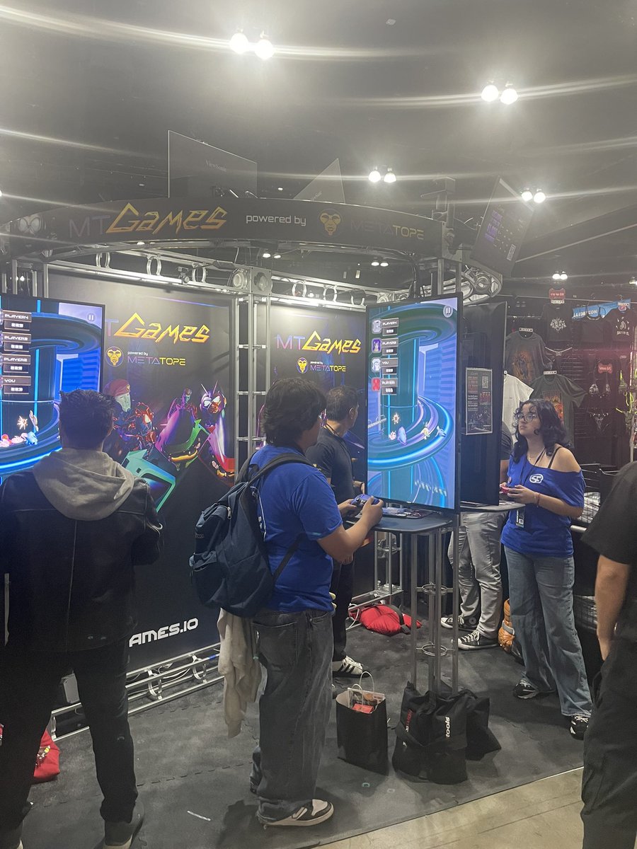 jpoulose's tweet photo. Mtgames Booth and LA Comiccon. Gamers previewing our new. https://t.co/L0RmmkcqOt