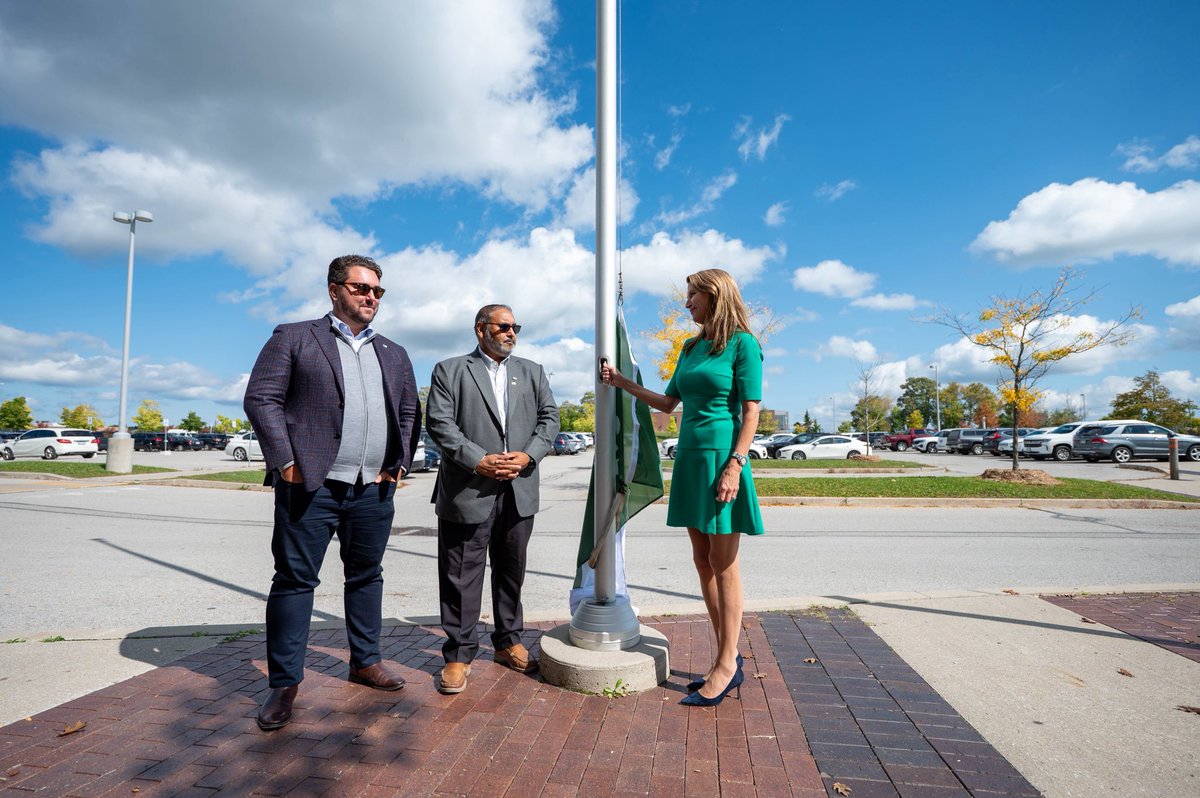 York—Simcoe is home to an incredible Francophone population.

Earlier today, I visited the Bradford Public Library and Leisure Centre to commemorate the 50th anniversary of the Franco-Ontarian flag and honour the invaluable contributions of Francophones to our region.

Thank you