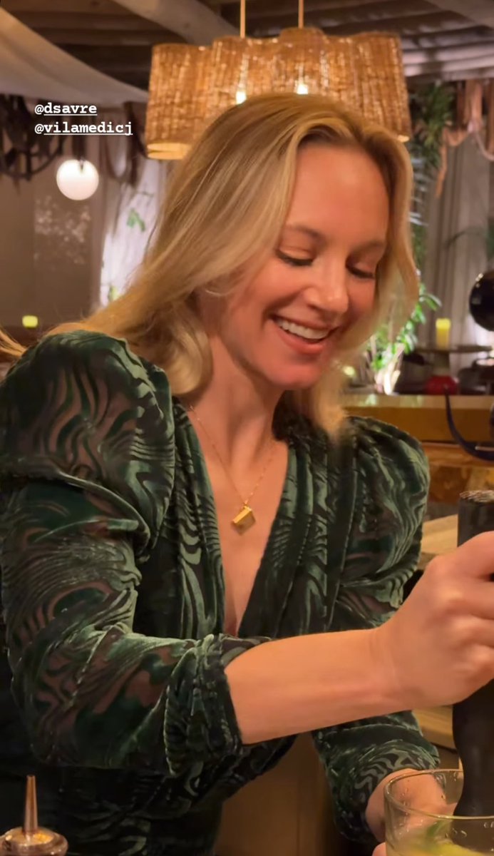 DANIELLE ESTÁ ABSURDAMENTE LINDAAA