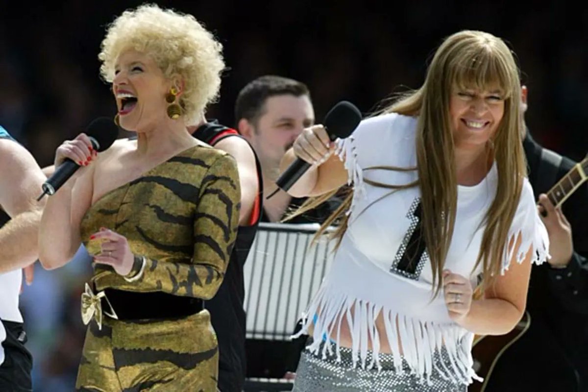 MarkAlanThomson's tweet image. The only AFL Grand Final half time show that&apos;s ever mattered. Sorry Snoop. 

#aflfinals #KathandKim #Snoop #AFLGrandFinal