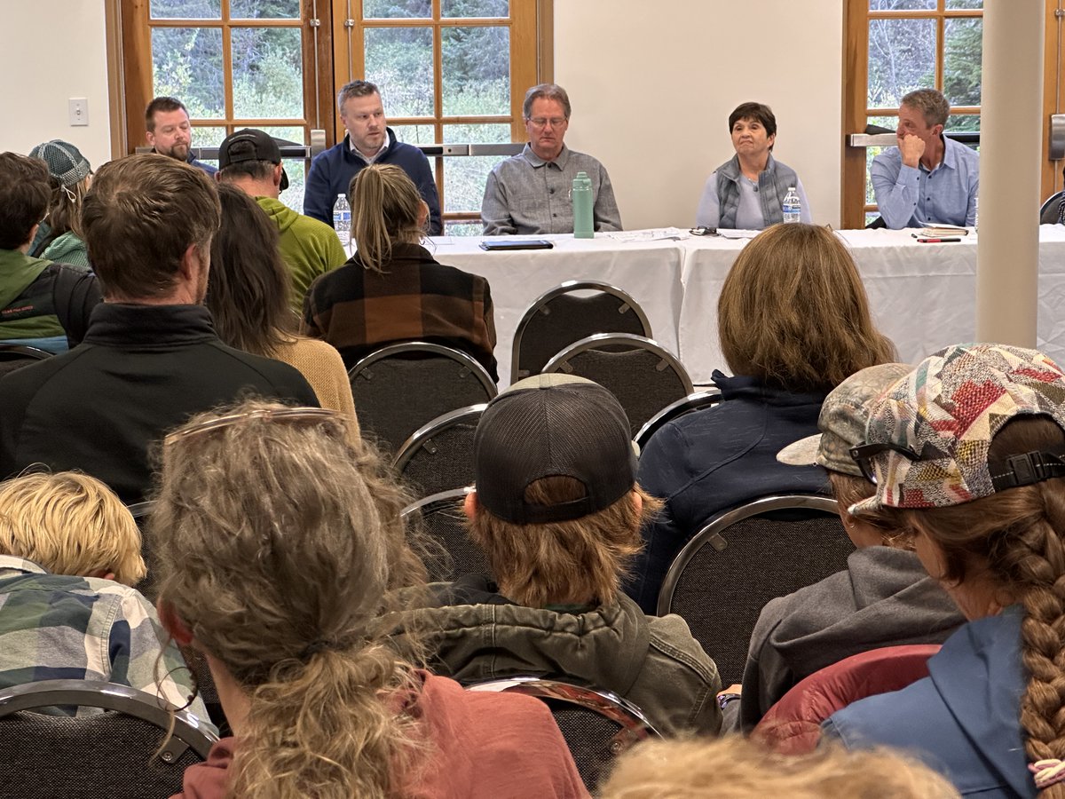turnagainnews's tweet photo. ‘HOLTAN HILLS’ DEVELOPER GETS AN EARFUL DURING REQUIRED PUBLIC MEETING

Read the entire story at the link below:

https://t.co/Es8nCIB0y6

#holtanhills #development #anchorage #girdwood #anchorageplanning #housing #alaska #akmedia #AK #AKnews https://t.co/pnIiKQVz6R