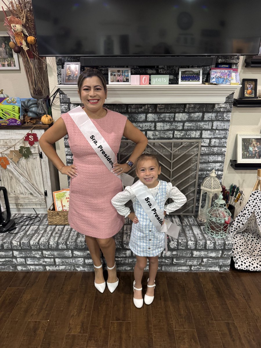 Finishing up Hispanic heritage week! Today was dress up like a famous Hispanic person! We decided to represent the 1st female Mexican president! Women power! Viva Mexico 🇲🇽