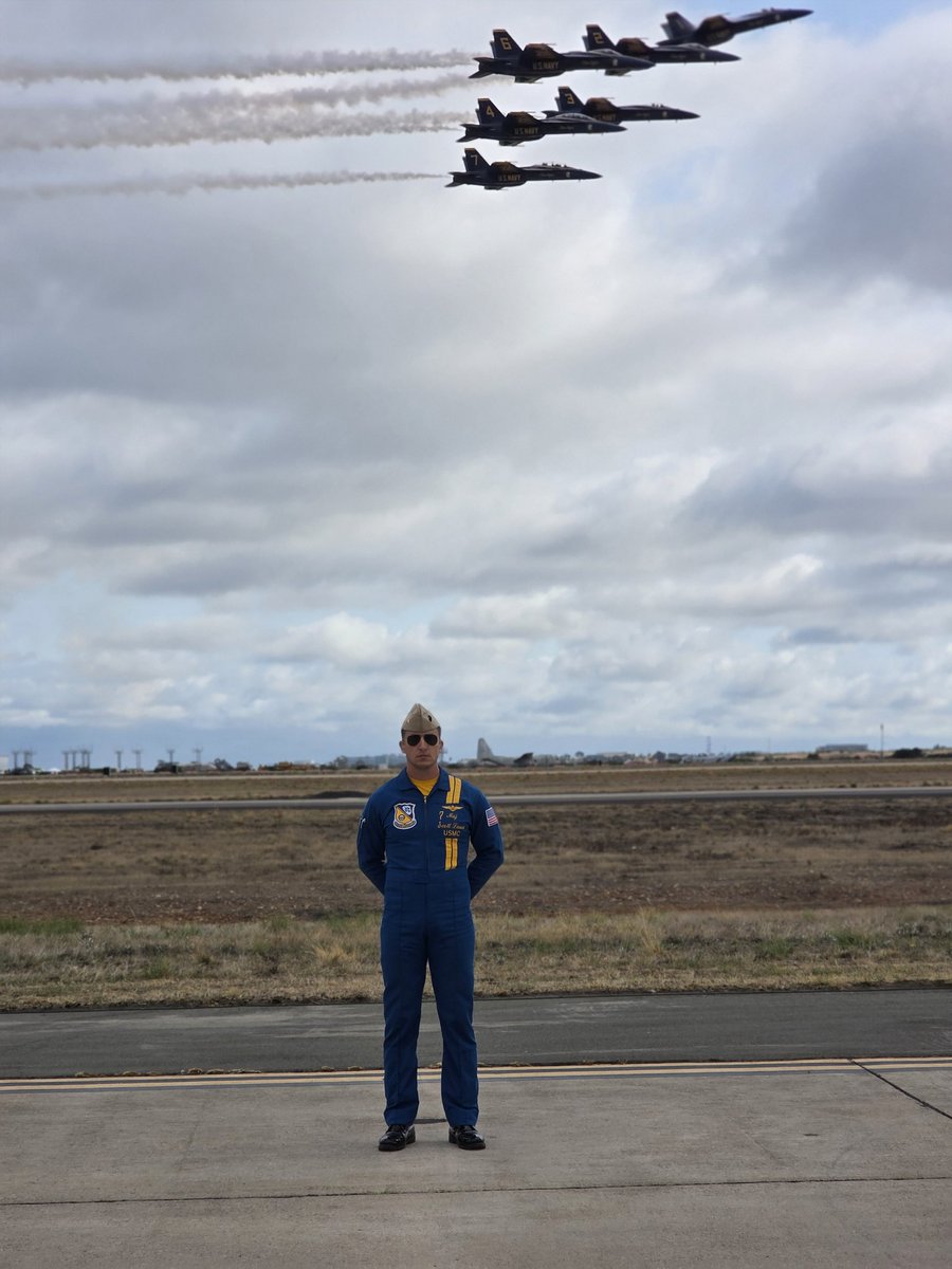 AaronSOLD's tweet photo. @BlueAngels Nicely done today narrating Major Laux! A great show all around https://t.co/epF80FrTGT