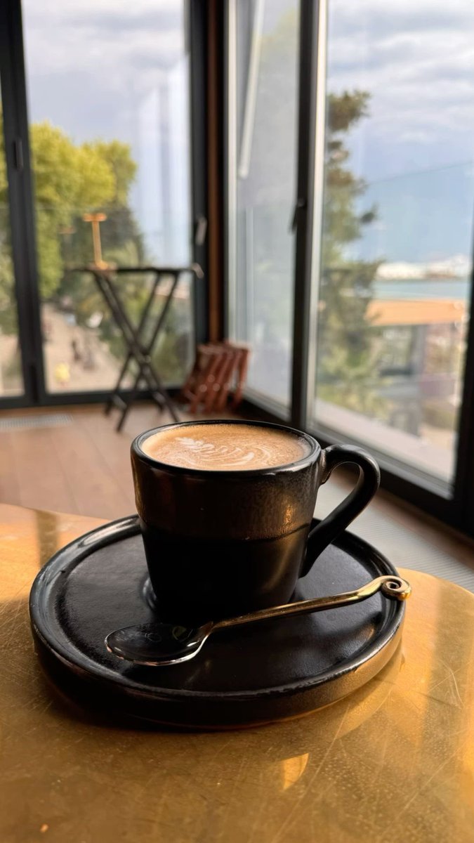 𓂃˚‧ 𓆸
　　　涼やかにはじまり
　　　軽やかにいちにち
　　　まろやかに過ごす
　　
　　　自分らしい過ごしかた
　　　人と比べない生きかた

　　やわらかな風に包まれながら
　　やさしい時を引き寄せながら
　　
　　　素直なこころと戯れよう
　　
　　　　　　　　　♡⌒︎*∴𖥧 𖧧