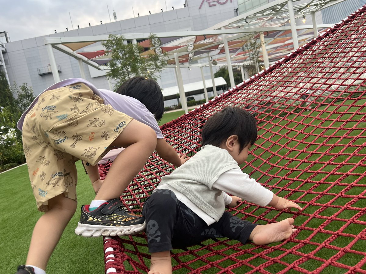 crowds0110's tweet photo. こんにちは。私はちゃんと生きてるし、子供達も元気に毎日大戦争起こしていますよ。 https://t.co/DPlEPUURCU