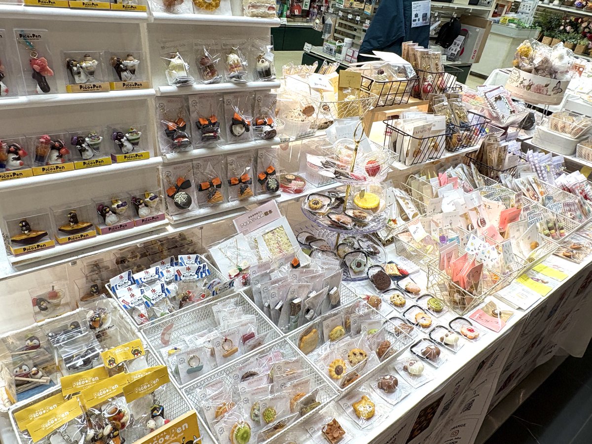 Hands_Nagoya's tweet photo. 【7Fクラフト】本日最終日
「Sweet Selection🍰🍫🍭🥐🍮🍹✨」
まだ間に合います🙆まるで本物❓なスイーツ🍪や素敵なアクセサリー💍、ぬいぐるみ🐻も!あなただけのお気に入り見つけましょう☺️
本日は16時までとなります。
#sweetselection
https://t.co/YXIIOVSvjK https://t.co/MRmgEtlQGC