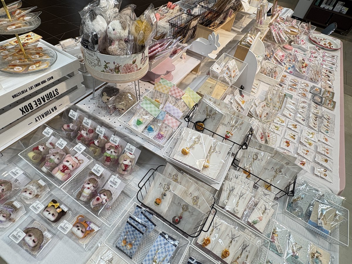 Hands_Nagoya's tweet photo. 【7Fクラフト】本日最終日
「Sweet Selection🍰🍫🍭🥐🍮🍹✨」
まだ間に合います🙆まるで本物❓なスイーツ🍪や素敵なアクセサリー💍、ぬいぐるみ🐻も!あなただけのお気に入り見つけましょう☺️
本日は16時までとなります。
#sweetselection
https://t.co/YXIIOVSvjK https://t.co/MRmgEtlQGC
