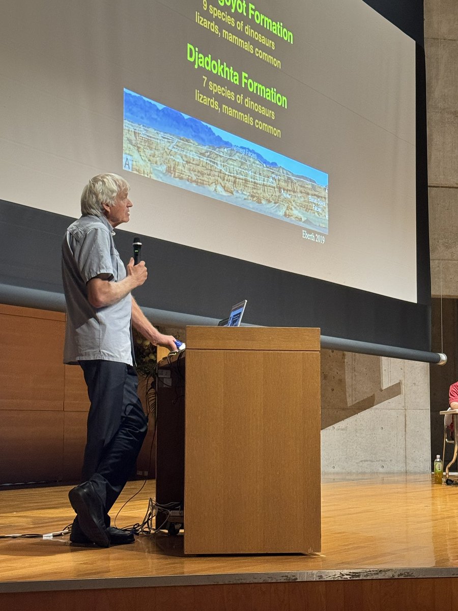 #アジア恐竜国際シンポジウム 
2日目の今日は、
朝からフィリップ・カリー博士の
講演がありました
#ISAD2025