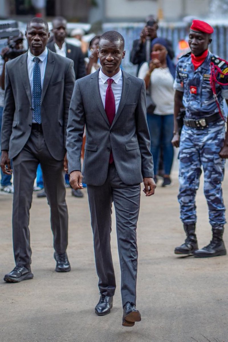 Fodewague's tweet photo. Mme @YassineFall, ailleurs des #magistrats se battent pour hériter des grands dossiers de meurtres, detournements, corruption et marquer des générations... au #Senegal, l'objectif de la #Justice, #Administration est de protéger la corporation. #IGAJ🗝️ @SonkoOfficiel @PR_Diomaye https://t.co/mMVRgOaq4V