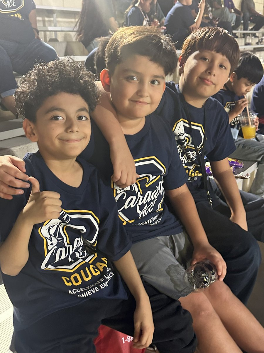 CarawayES_AISD's tweet image. Caraway Ace scholars enjoying Friday Night Football supporting the @Eisenhower_AISD Eagles! 🦅 #SwoopNation @AldineISD #AldineStory