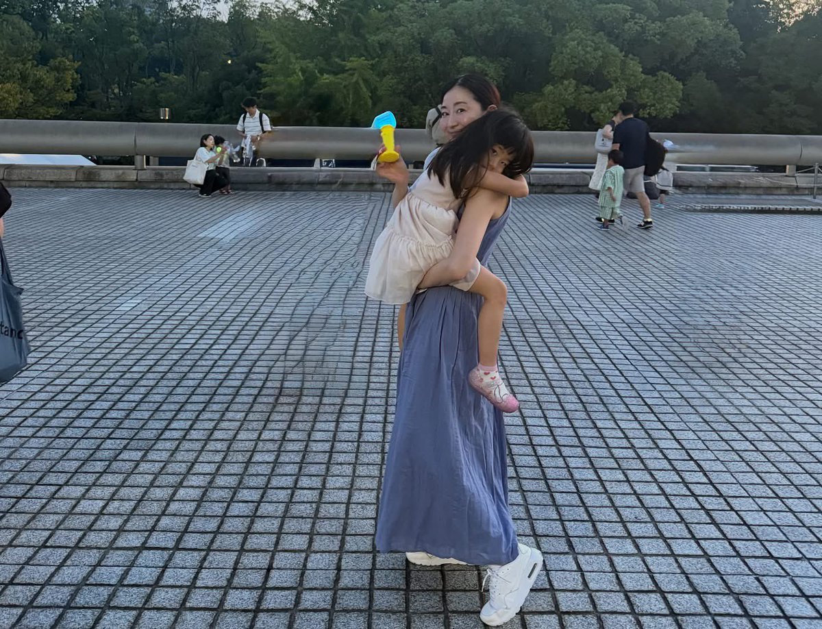 saorian's tweet photo. まだまだ
「ママ、抱っこー！」
「肩だっこ（肩ぐるま）してー！」
の5歳。

でかいな。 https://t.co/RPKvPIbnju